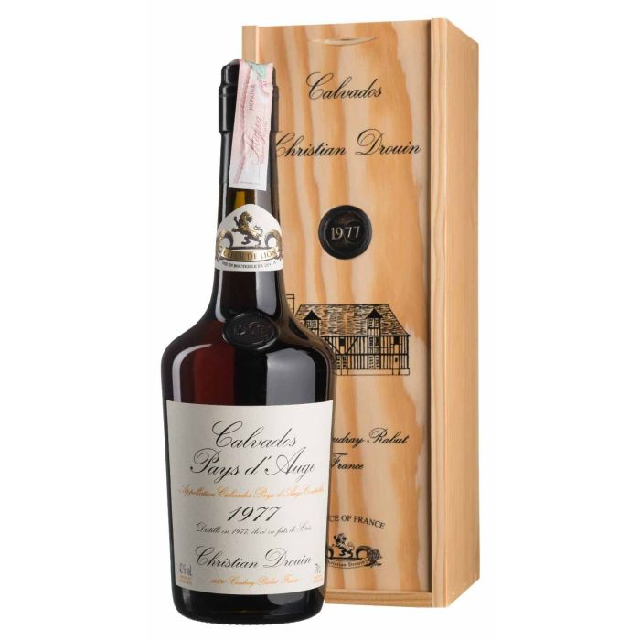 Кальвадос Calvados Coeur de Lion Pays d'Auge 1977, 0.7 л Кальвадос Calvados Coeur de Lion Pays d'Auge 1977, 0.7 л