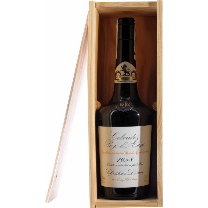 Кальвадос Calvados Coeur de Lion Pays d'Auge 1988, 0.7 л Кальвадос Calvados Coeur de Lion Pays d'Auge 1988, 0.7 л