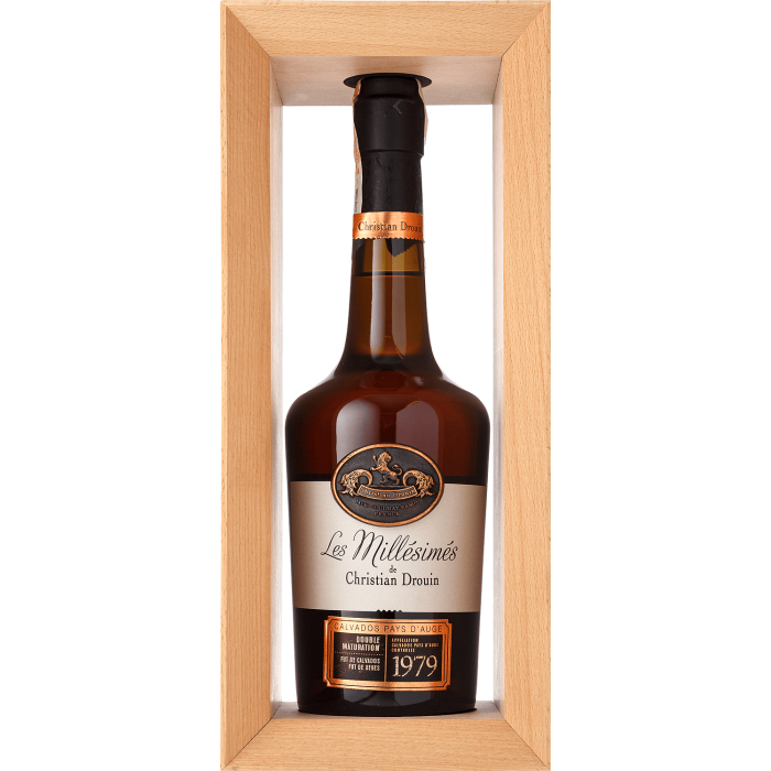 Кальвадос Calvados Coeur de Lion Pays d'Auge 1979, 0.7 л Кальвадос Calvados Coeur de Lion Pays d'Auge 1979, 0.7 л