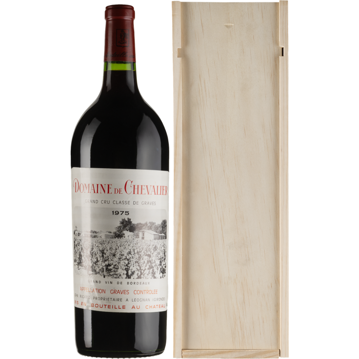Вино Domaine de Chevalier Domaine de Chevalier, wooden box / Домен де Шевальє, дерев'яна коробка 1975, червоне сухе, 1.5 л Вино Domaine de Chevalier Domaine de Chevalier, wooden box / Домен де Шевальє, дерев'яна коробка 1975, червоне сухе, 1.5 л