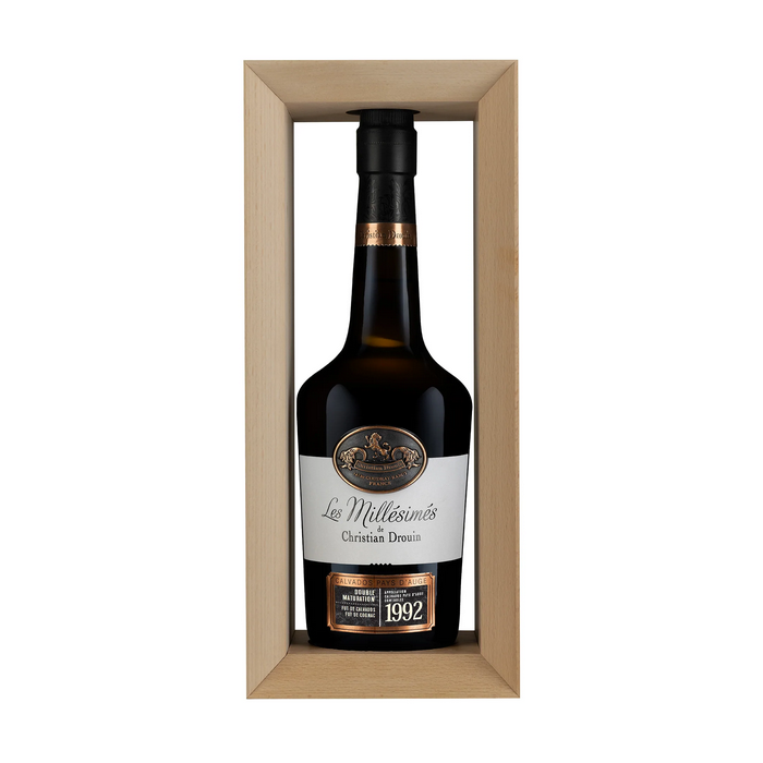 Кальвадос Calvados Coeur de Lion Pays d'Auge 1992, 0.7 л Кальвадос Calvados Coeur de Lion Pays d'Auge 1992, 0.7 л
